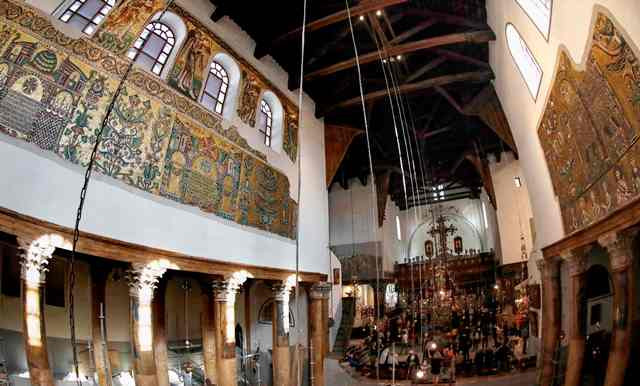 Gereja 'Benteng' Kelahiran Yesus yang Kembali Bersinar