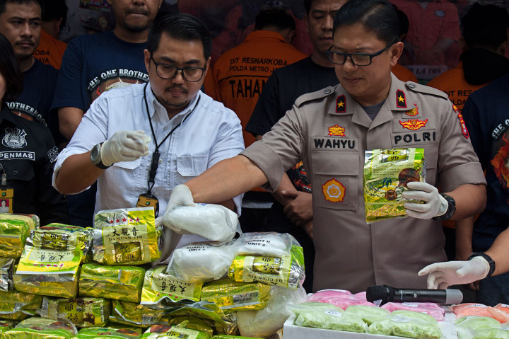 Polisi Ungkap Peredaran 70 kg sabu dan 49 Ribu Ekstasi