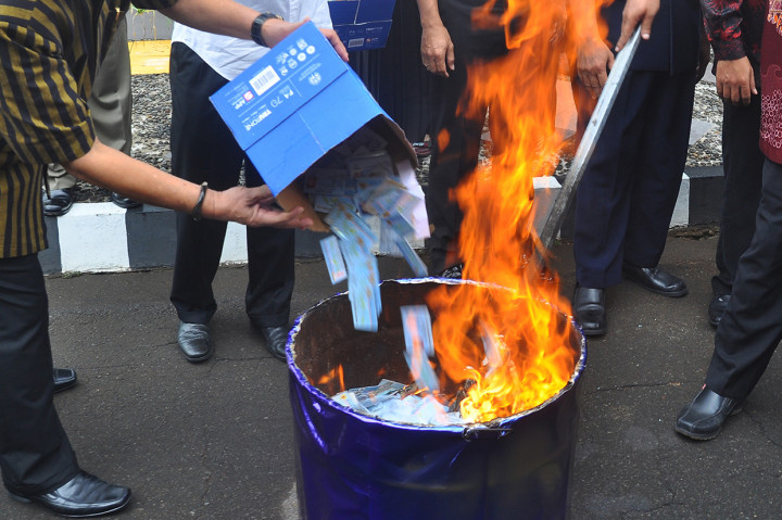 Disdukcapil Temanggung Musnahkan 30 Ribu KTP-El