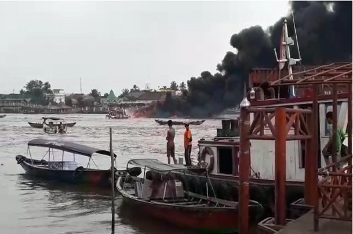 Kapal Terbakar di Sungai Musi bukan Milik Pertamina