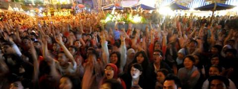Para perempuan remaja turut nobar final leg kedua Piala AFF di