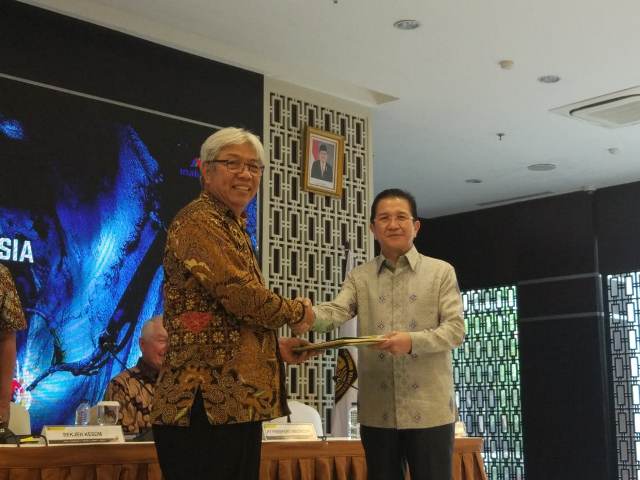 Direktur Jenderal Mineral dan Batu bara Kementerian ESDM Bambang Gatot (kiri),  Direktur Utama Freeport Indonesia, Tony Wenas (kanan) - - Foto: Medcom.id/ Annisa Ayu