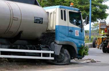 Panas Berlebih, Salah Satu Penyebab Ban Mobil Meletus