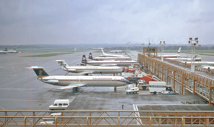 Polisi Tangkap Tersangka Insiden Drone di Bandara Inggris