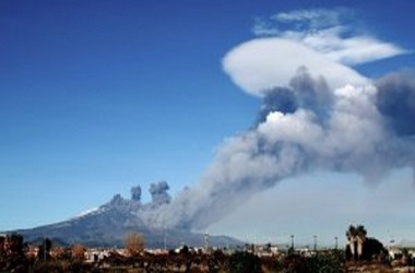 Gunung Teraktif di Eropa Meletus, Picu 130 Gempa