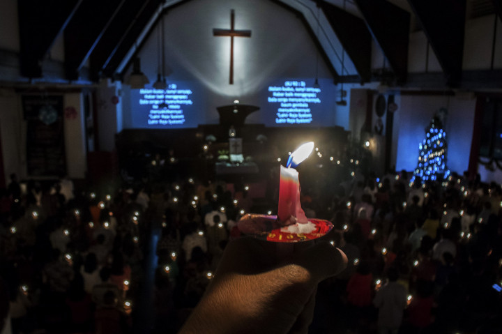 Suasana Misa Malam Natal di Berbagai Daerah
