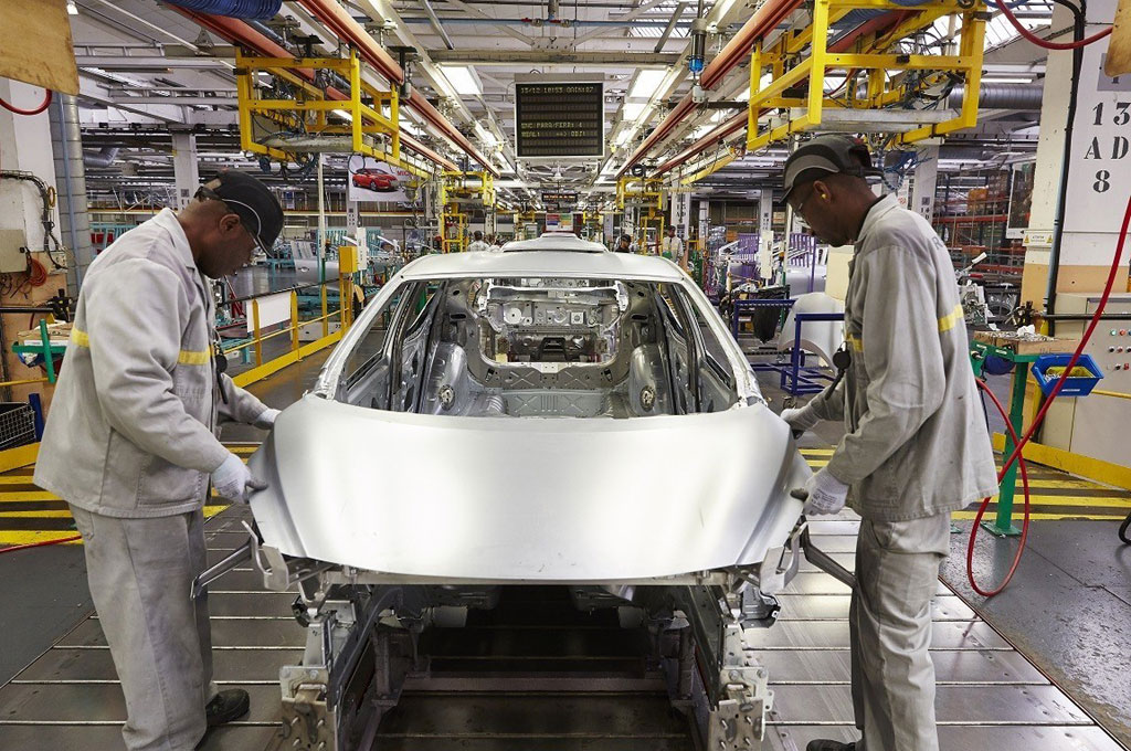 Seribu orang pekerja Nissan di Pabrik Meksiko akan dirumahkan. Nissan
