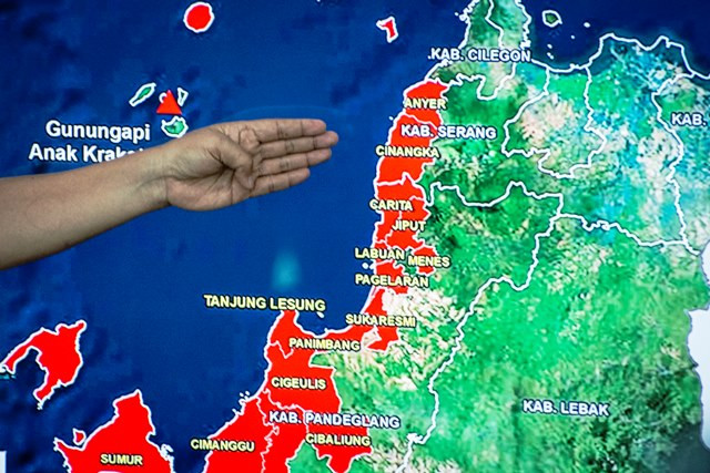 Tsunami yang Tak Lazim di Selat Sunda
