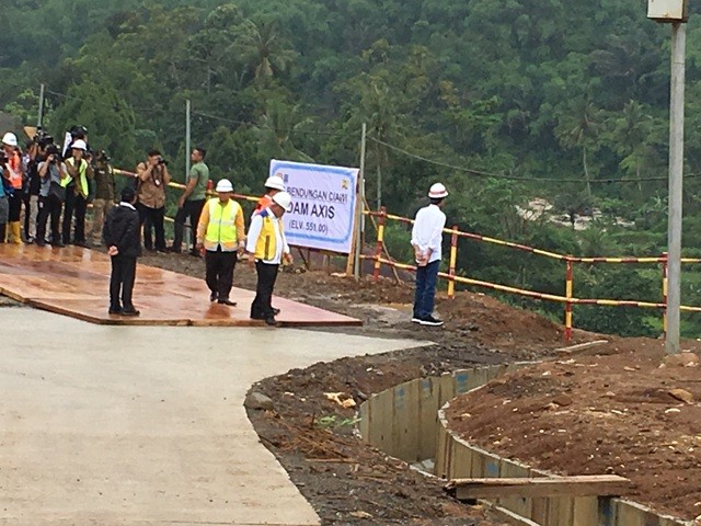 Jokowi Inspects Dam Projects in Bogor