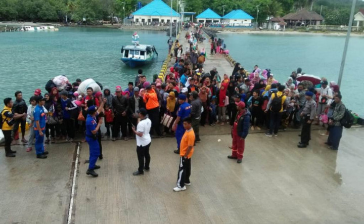 ASDP Kirim KMP Jatra III Bantu Evakuasi Penduduk Pulau Sebesi