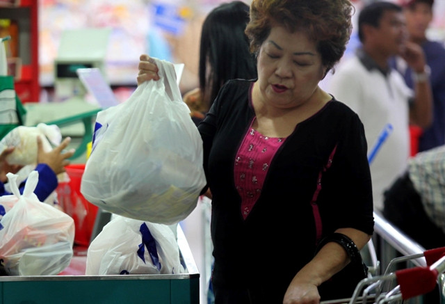 Sanksi Penggunaan Kantong Plastik Mencapai Rp25 Juta