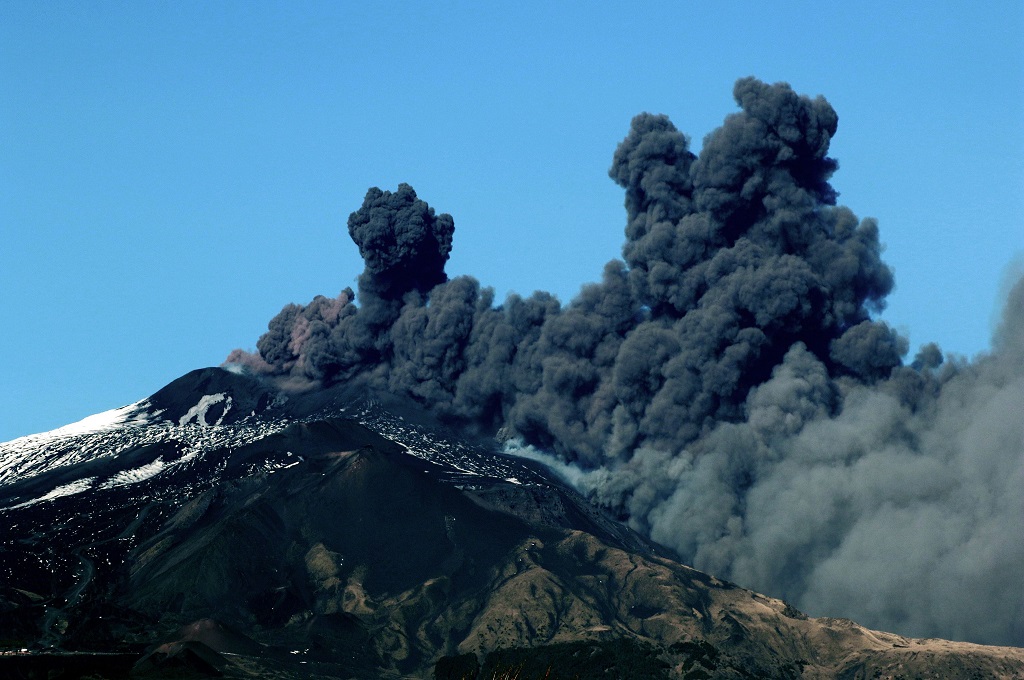 Gempa Terbaru Guncang Gunung  Teraktif di  Eropa  Medcom id