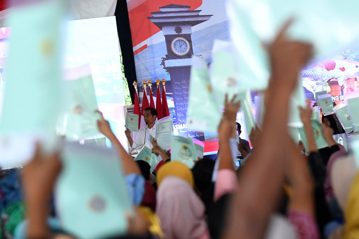Jokowi Bagikan 4 Ribu Sertifikat Tanah di Bogor