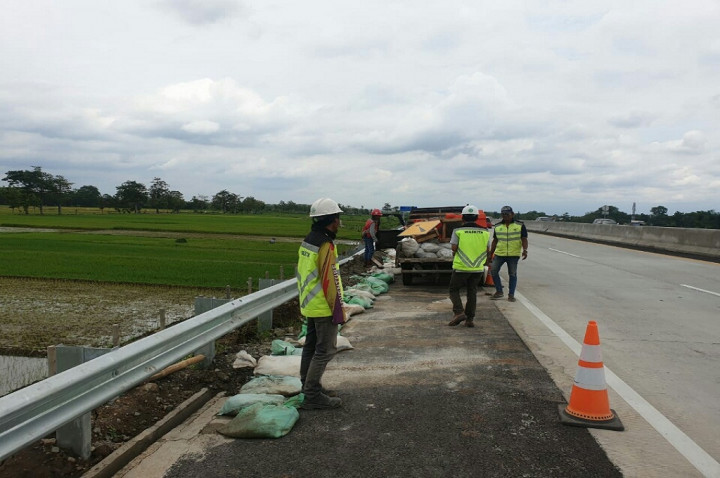 Pinggir Jalur Tol Salatiga-Solo Tergerus Air