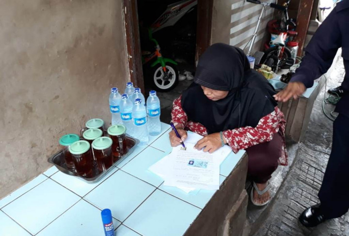 Teka-teki Porsche di Rumah Berdinding Seng