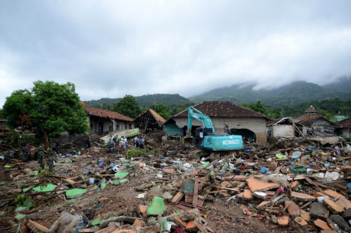 Layanan Komunikasi di Banten dan Lampung Pulih