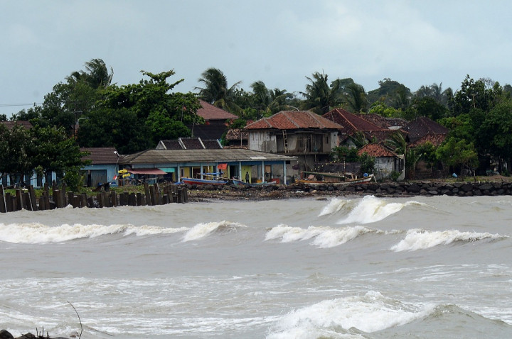 Pariwisata Pesisir Banten Lumpuh