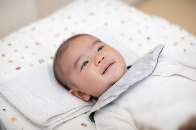 Ada beberapa alasan mengapa timbul rambut rontok pada bayi baru lahir. (Foto: Kazuend/Unsplash.com)