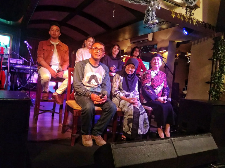 Ibunda Nike Ardilla Ikut dalam Video Musik 