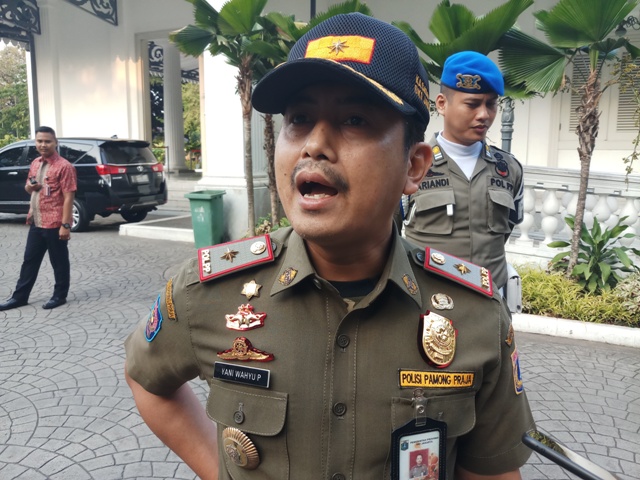 DKI Bongkar Puluhan Reklame Ilegal