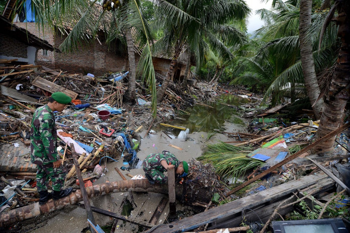 Ribuan Anggota TNI Masih Cari Korban Tsunami