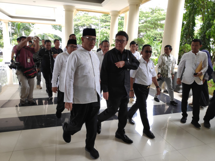 Gubernur Banten Mengeluh Soal Pengungsi Tsunami