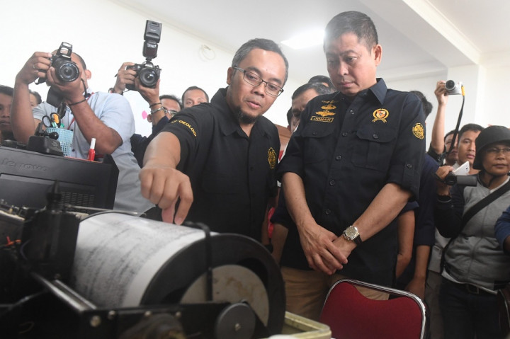 Jonan Pastikan Pos Pengamatan Gunung Krakatau Berfungsi Maksimal