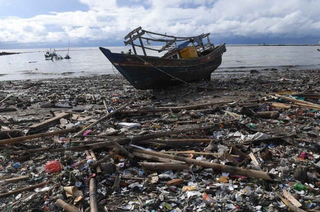Adhi Karya Kirim Alat Berat Bantu Evakuasi