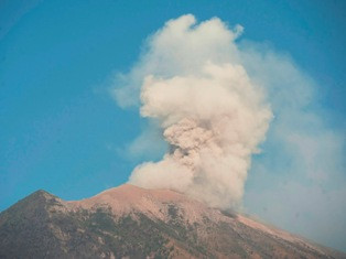 Erupsi 3 Menit, Gunung Agung Siaga