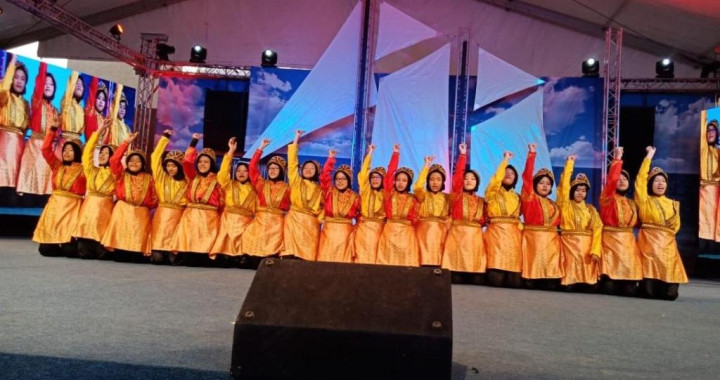 Siswi Madrasah Pentaskan Tari Ratoh di Festival Janadriyah