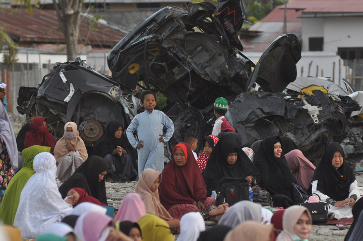 Zikir Akhir Tahun di Lokasi Tsunami Palu