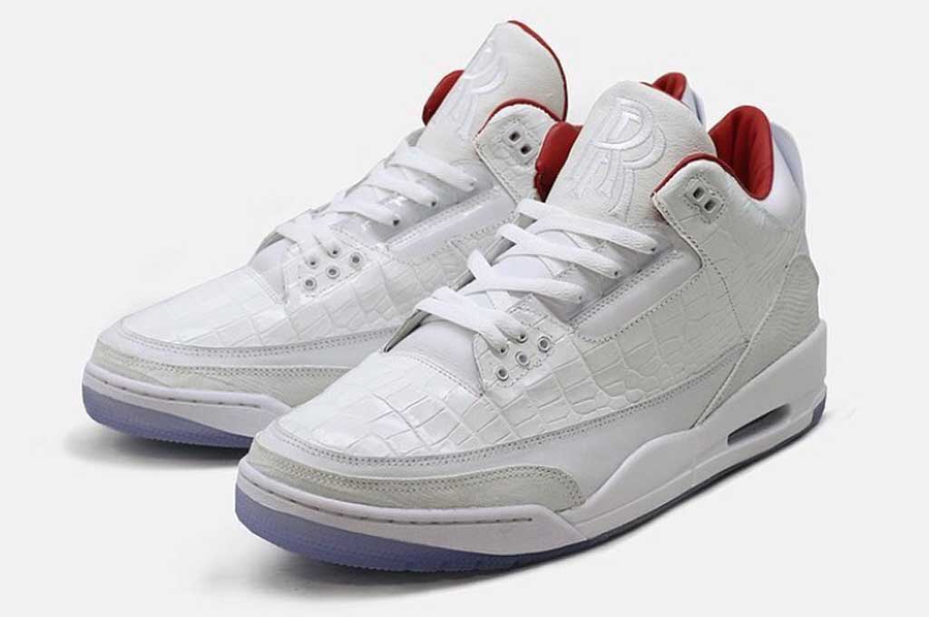 Sepatu Air Jordan 3 pesanan khusus berlogo Rolls-Royce. Carscoops