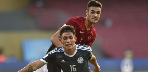 Klub Top Eropa Rebutan Bek Muda Galatasaray