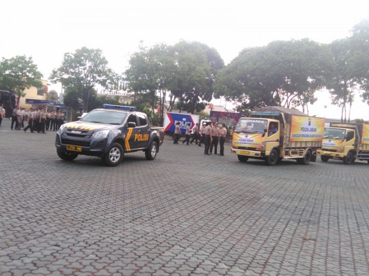Polda Jabar Kirim Bantuan Untuk Korban Longsor dan Tsunami