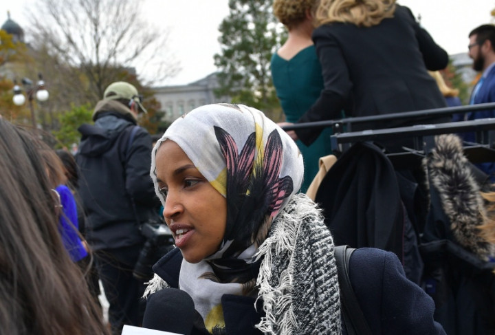 Ilhan Omar Jadi Perempuan Berjilbab Pertama di Kongres AS