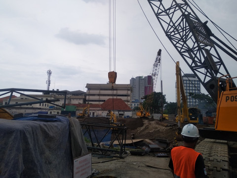 Tersangka Kasus Jalan Gubeng Ambles Bertambah