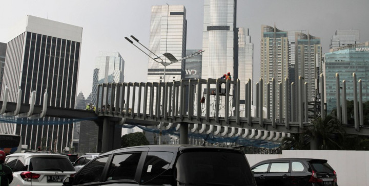 Pembangunan 3 JPO di Sudirman Molor