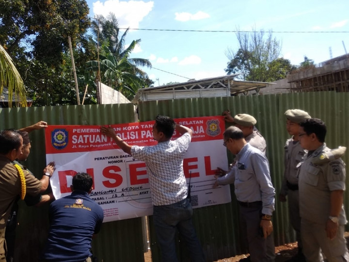 Pembangunan Kos Diduga Milik Bupati Buru Selatan Disegel