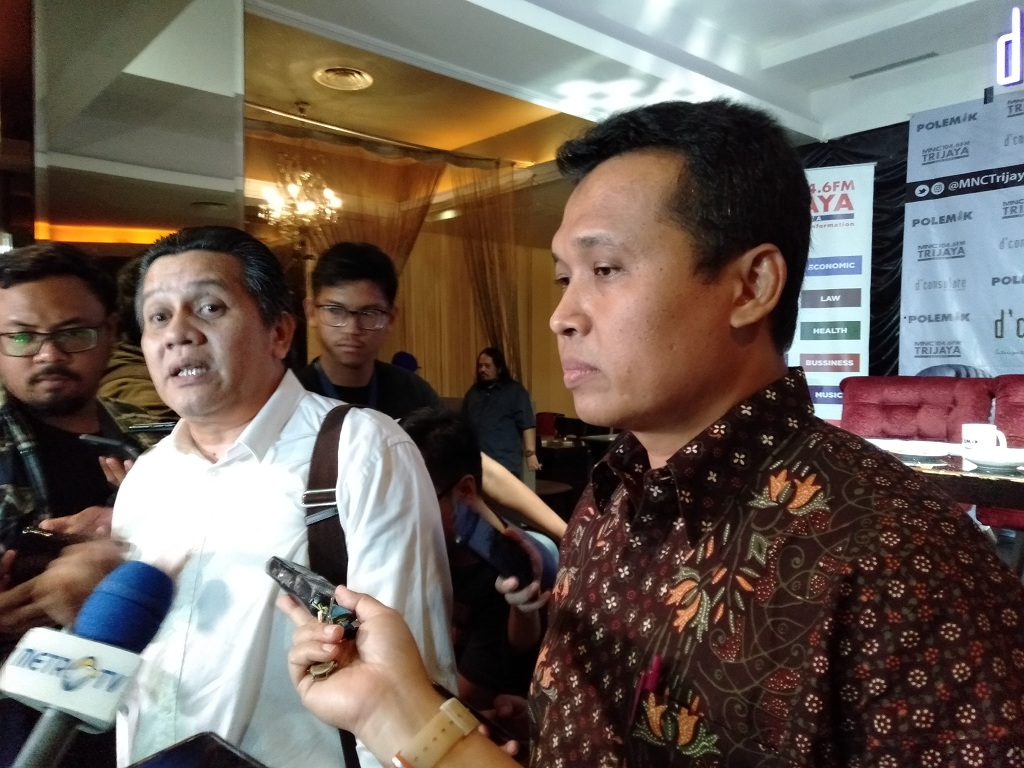 Juru bicara Satgas Antimafia Bola, Kombes Syahar Diantono (kanan) (Medcom.id/Sunnaholomi Halakirspen)