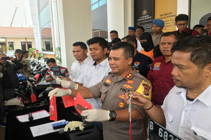 Perakit Senjata di Tangsel 'Tembak' Dirinya Sendiri