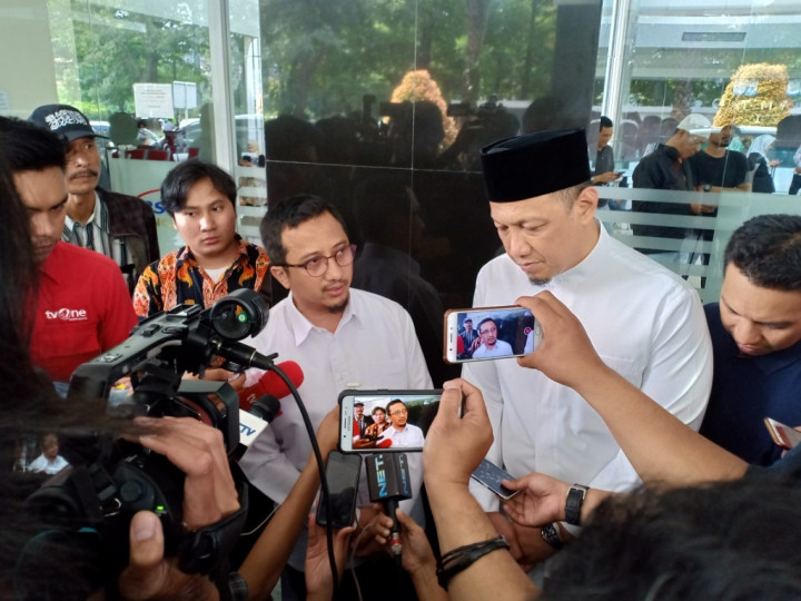 Isyarat Genggaman Erat Arifin Ilham