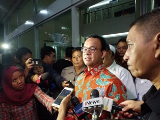 Anies Baswedan Besuk Arifin Ilham