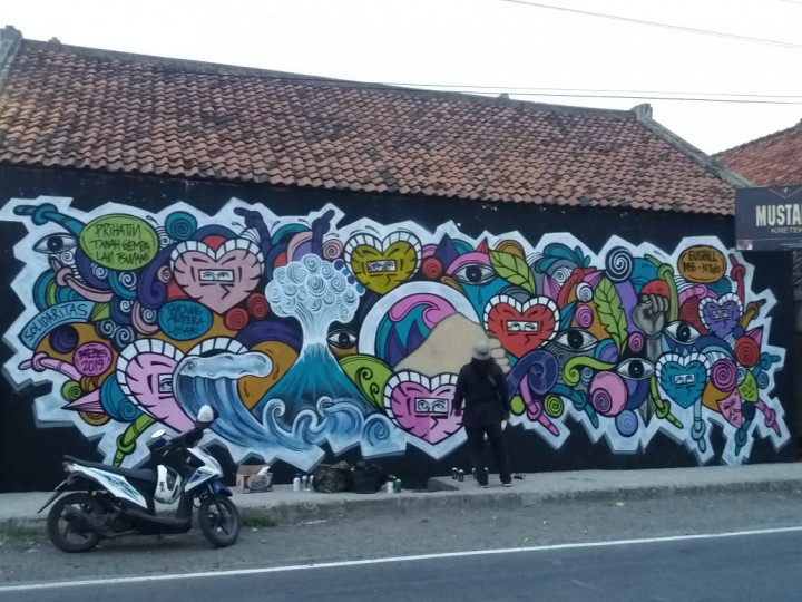 Tsunami Selat Sunda dan Mural Brebes