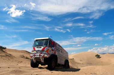 Hino Masih Andalkan Duet Ayah Anak di Dakar Rally 2019