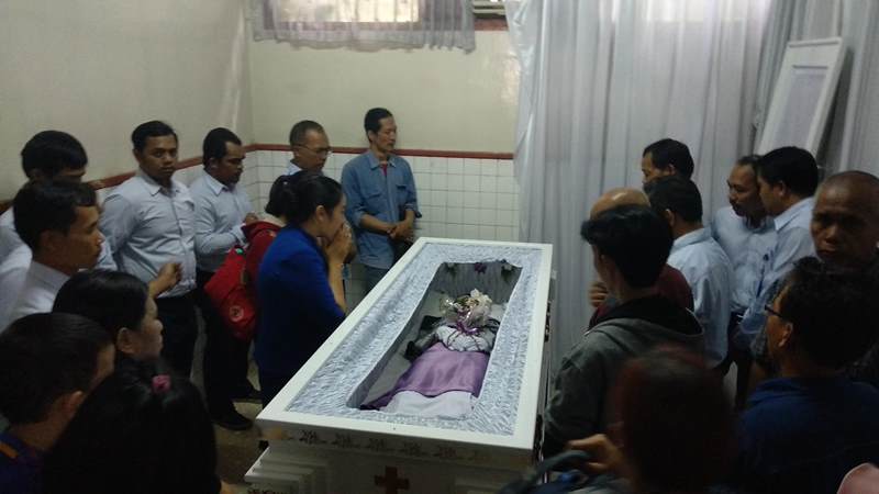 Jenazah Andriana Yubelia Noven, 18, siswi korban penusukan di Bogor tiba di Rumah Sakit Santo Borromeus, Bandung, Jawa Barat, Rabu, 9 Januari 2019. Nedcom.id/ Roni Kurniawan.