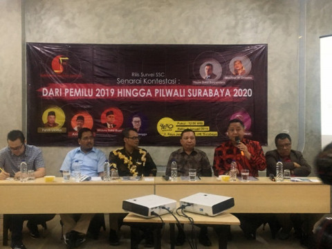 Tim SSC merilis hasil survei Pilpres 2019 di Surabaya.
