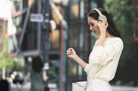 Sony Tambahkan Dukungan Alexa ke Headphone Nirkabel