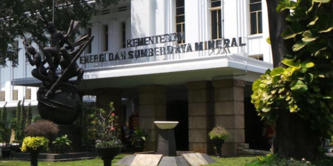 Pembangunan Dua <i>Smelter</i> Dikebut Tahun Ini