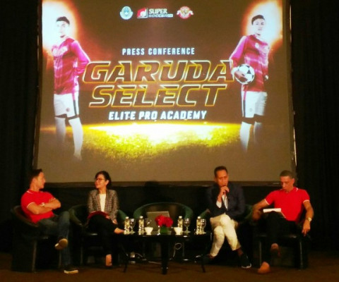 24 Pesepak Bola Muda Indonesia Berangkat ke Inggris