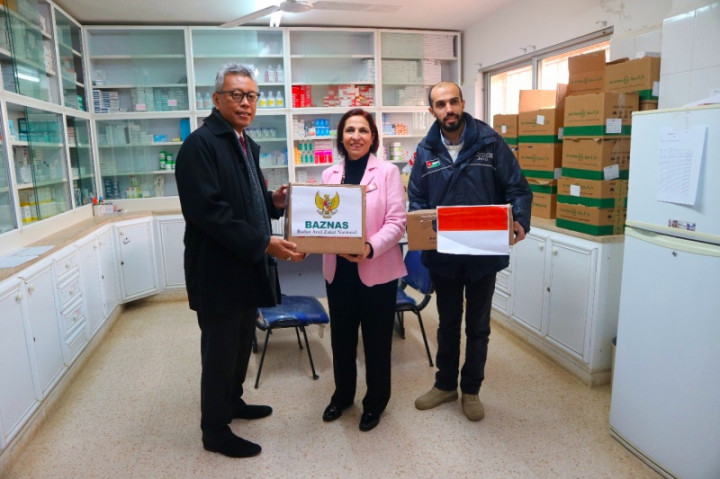 Pengungsi Palestina Terima Bantuan dari Indonesia